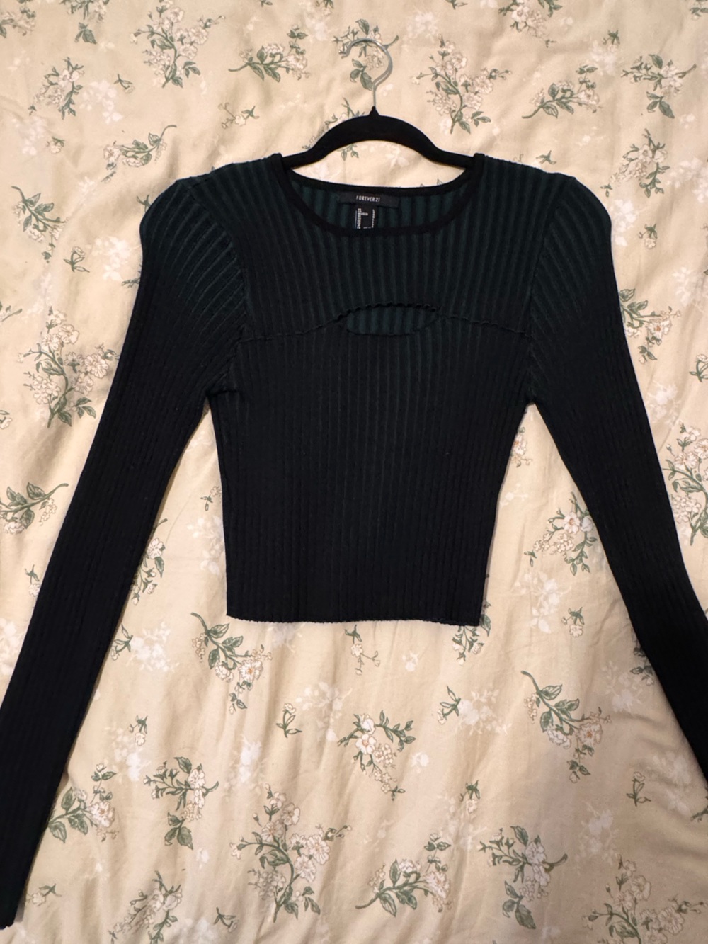 Forever 21 Black & Emerald Green Ribbed Long Sleeve Cropped Top w/ Front Cutout